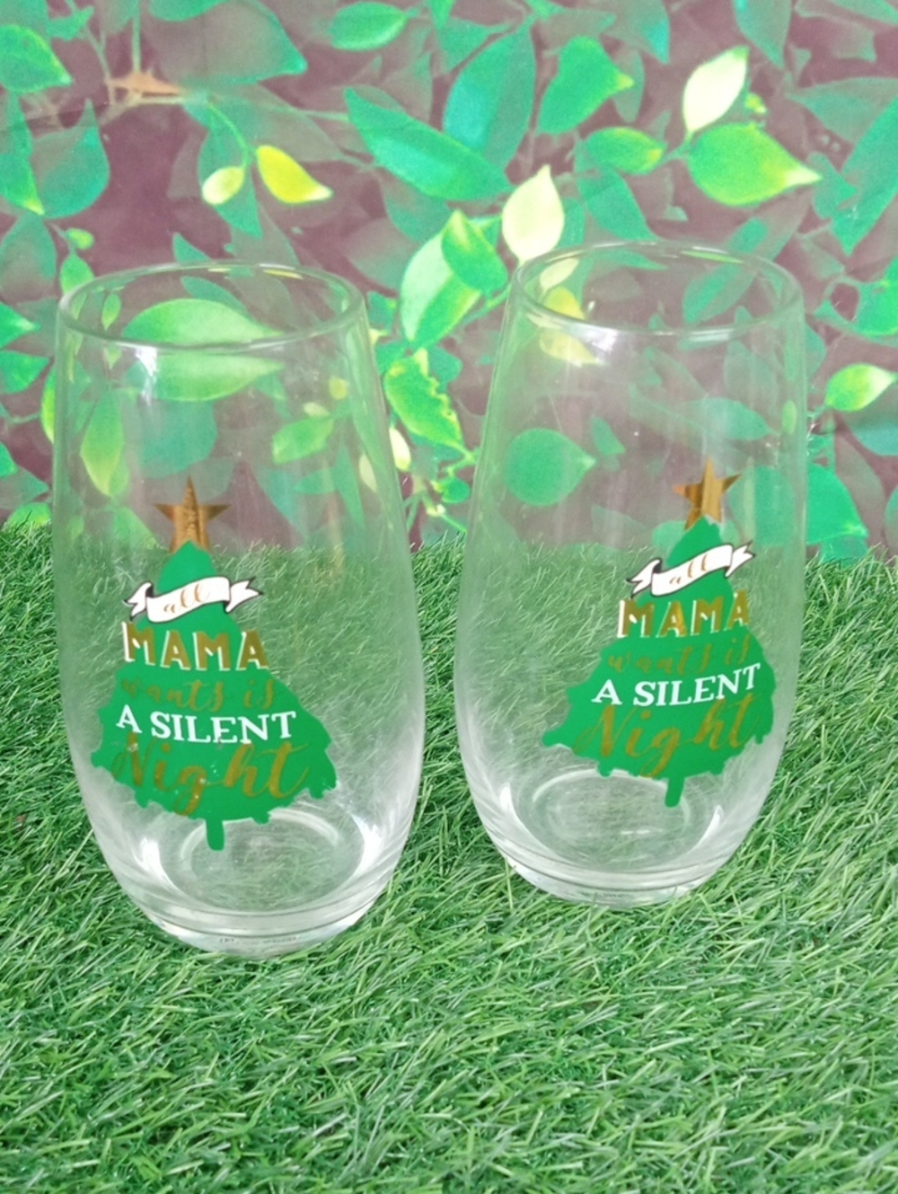 🎁 Holiday 'Mama' Stemless Wine Glass - Green & Gold